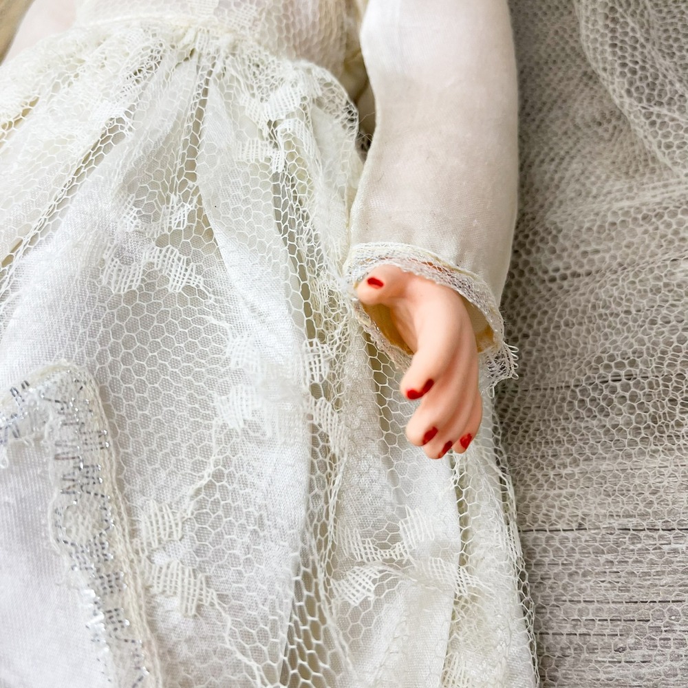 Vintage 24 Inch Bride Doll White Satin Lace Wedding Dress Veil 1950s Sleep Eyes - Picture 13 of 15